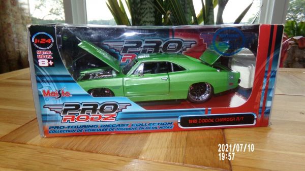 Pro Rods Diecast MAISTO PRO RODZ 1969 DODGE CHARGER R/T 1:24 Scale Diecast W/box DODGE ...